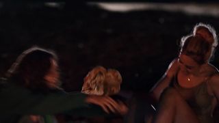 Elvira Camarrone, Sofia Migliara hot movie scene - Sulla Stessa Onda (2021) Hot movie scene