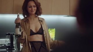 Viktoriya Isakova, Yuliya Peresild nude- Troe (2020)