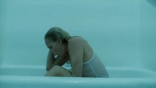Carolina Ferraz - A Gruta (2020) TV hot scene