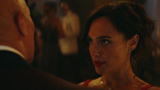 Gal Gadot hot - Red Notice (2021) New Hollywoot hot TV scene