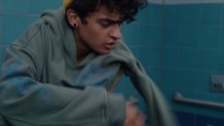 Martha Plimpton, Nathanya Alexander, Chase Sui Wonders - Genera+ion s01e04-05 (2021) actress nude boobs scene