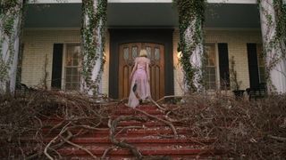 Carlson Young hot scene - The Blazing World (2021)