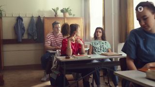 Janina Fautz, Katja Plodzistaya nackte - Die unheimliche Leichtigkeit der Revolution (2021) hot scenes