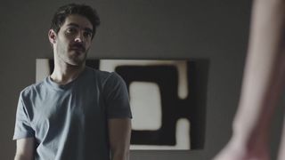 Tabata Cerezo - Pato extraterrestre (2014) celeb a topless scene