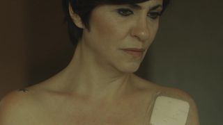 Melanie Olivares - Perdida s01e10 (2020) actress boobs scene