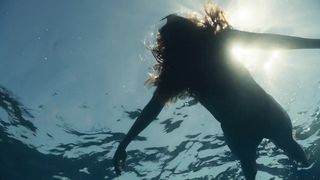 Abigail Breslin, Alice Naigeon, Camille Cottin naked scene - Stillwater (2021) hot and adult scenes