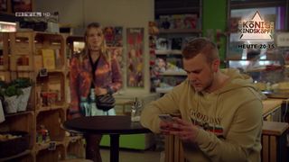 Iris Mareike Steen, Larissa Sophie Romer – Gute Zeiten, schlechte Zeiten e7147 (2020) celeb topless scenes scene