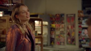 Iris Mareike Steen, Larissa Sophie Romer – Gute Zeiten, schlechte Zeiten e7147 (2020) celeb topless scenes scene