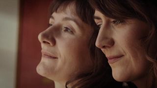 Naomi O'Taylor, Olivia Beck sexy show - Hunajaa (2020)