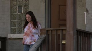 Elise Eberle - Shameless s11e07 (2021) actress boobed scene