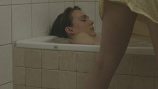 Keira LaHart, Valentina K. Alexeeva - Kan vi ikke bare ligge her (2020) actress A hot movie scene scene