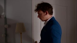 Laure Millet, Romane Meutelet - Ta robe cintree (2018) celebrity hot lesbian kissiing scene