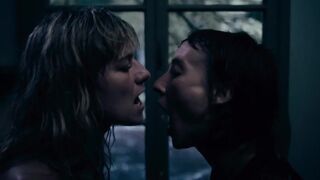 Esther Rousseau-Morin naked - Ravages (2015)