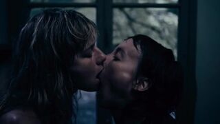 Esther Rousseau-Morin naked - Ravages (2015)