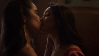 Leah Lewis, Maddison Jaizani hot lessbian kiss scene - Nancy Drew s03e13 (2021)