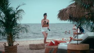 Anne Hathaway - WeCrashed s01e06e08 (2022) Nude Celebrity