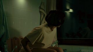 Ioana Iacob Nude ⭐ Wir könnten genauso gut tot sein (2022)
