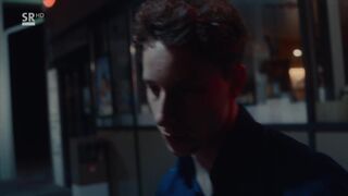 Larissa Sirah Herden hot ⭐ Jung Fragil (2020) Sex Scene