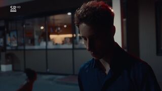 Larissa Sirah Herden hot ⭐ Jung Fragil (2020) Sex Scene