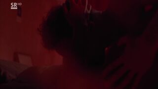 Larissa Sirah Herden hot ⭐ Jung Fragil (2020) Sex Scene