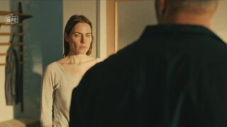 Antje Traue, Julia Koschitz nude - Am Anschlag - Die Macht der Kränkung (2021)s01e02