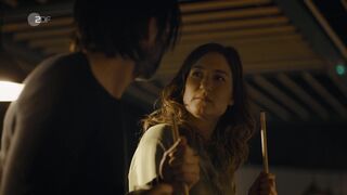 Marie Leuenberger, Vanessa Eckart hot ⭐ Laim und das Hasenherz (2022)