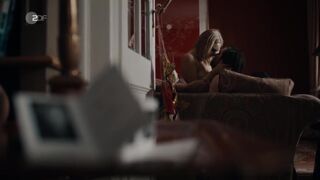 Marie Leuenberger, Vanessa Eckart hot ⭐ Laim und das Hasenherz (2022)