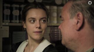 Valerie Stoll topless ⭐ Eldorado KaDeWe (2021)