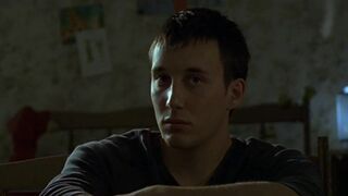 Sophie Quinton naked - Les liens du sang (2003)