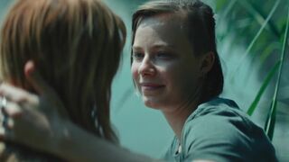 Hanna Hilsdorf hot, Saskia Rosendahl sexy - A Thin Line s01e05 (2023)