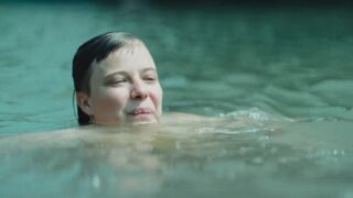 Hanna Hilsdorf hot, Saskia Rosendahl sexy - A Thin Line s01e05 (2023)