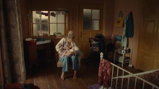 Lactation scene ⭐ Hilde Dalik ⭐ Alles finster (2022)