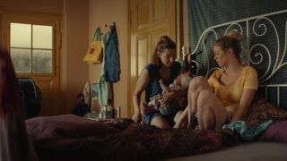 Lactation scene ⭐ Hilde Dalik ⭐ Alles finster (2022)