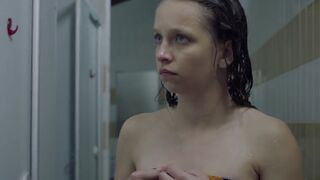 Nudity Bedroom and Bath Scene ⭐ Molly Windsor naked, Stefanie Martini nude ⭐ Make Up (2019)