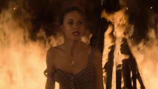 Serenay Sarıkaya nude - Shahmaran (2023) S01