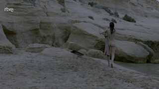 Elena Anaya naked ⭐ Lejos del mar (2015)