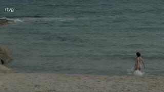 Elena Anaya naked ⭐ Lejos del mar (2015)