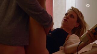 Lisa Wagner great, Verena Altenberger nude - Schönes Schlamassel (2020)