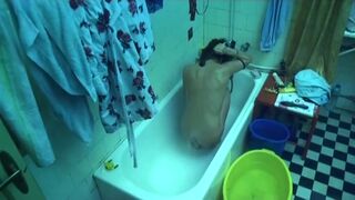 Malgorzata Neumann, Anna Bielecka sex - Korytarz (2004) lusty & peeping video