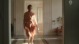 Anke Engelke, Petra Schmidt-Schaller nackte - Tödliche Geheimnisse - Das Versprechen (2020)