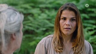 Short nude scene Katharina Wackernagel, Elena Wegner topless - Mord mit Aussicht (2022)