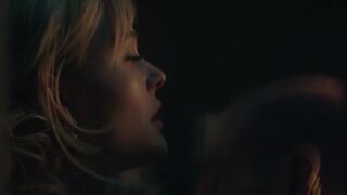 Emily Alyn Lind, Whitney Peak Sexy ⭐ Gossip Girl s01e01 (2021)