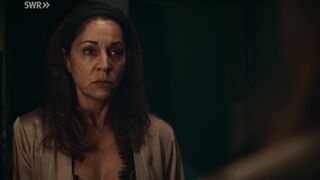 Ulrike C. Tscharre nackte ⭐ Höllgrund (2022) s01e04