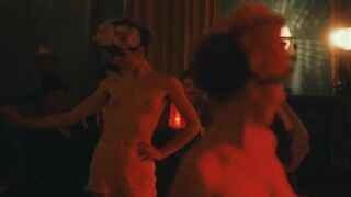 Naked on Stage Public Performance Sex Scene ⭐ Naemi Florez, Amy Benkenstein nude sex ⭐ Das Haus der Träume  (2022)