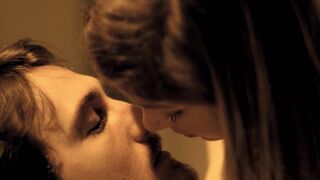 Sex Scene ⭐ Renata Guida naked ⭐ Através do Espelho (2013)