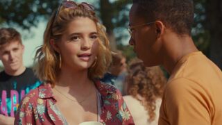 Lea van Acken, Lisa-Marie Koroll hot ⭐ Abikalypse (2019)