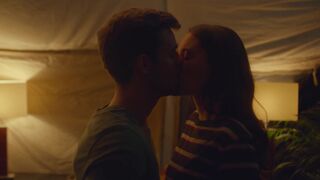 Lea van Acken, Lisa-Marie Koroll hot ⭐ Abikalypse (2019)