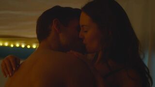 Lea van Acken, Lisa-Marie Koroll hot ⭐ Abikalypse (2019)