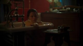 Jessie Buckley nude thriller scene in movie "Men" (2022)