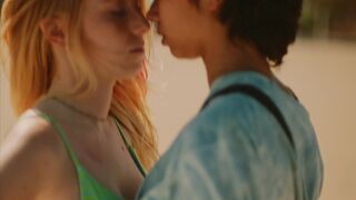 Malva Vela, Nadia Al Saidi, Naira Lleó - How to Screw It All Up (Cómo mandarlo todo a la mierda) s01e02-06 (2022) Lesbian Movie Episode